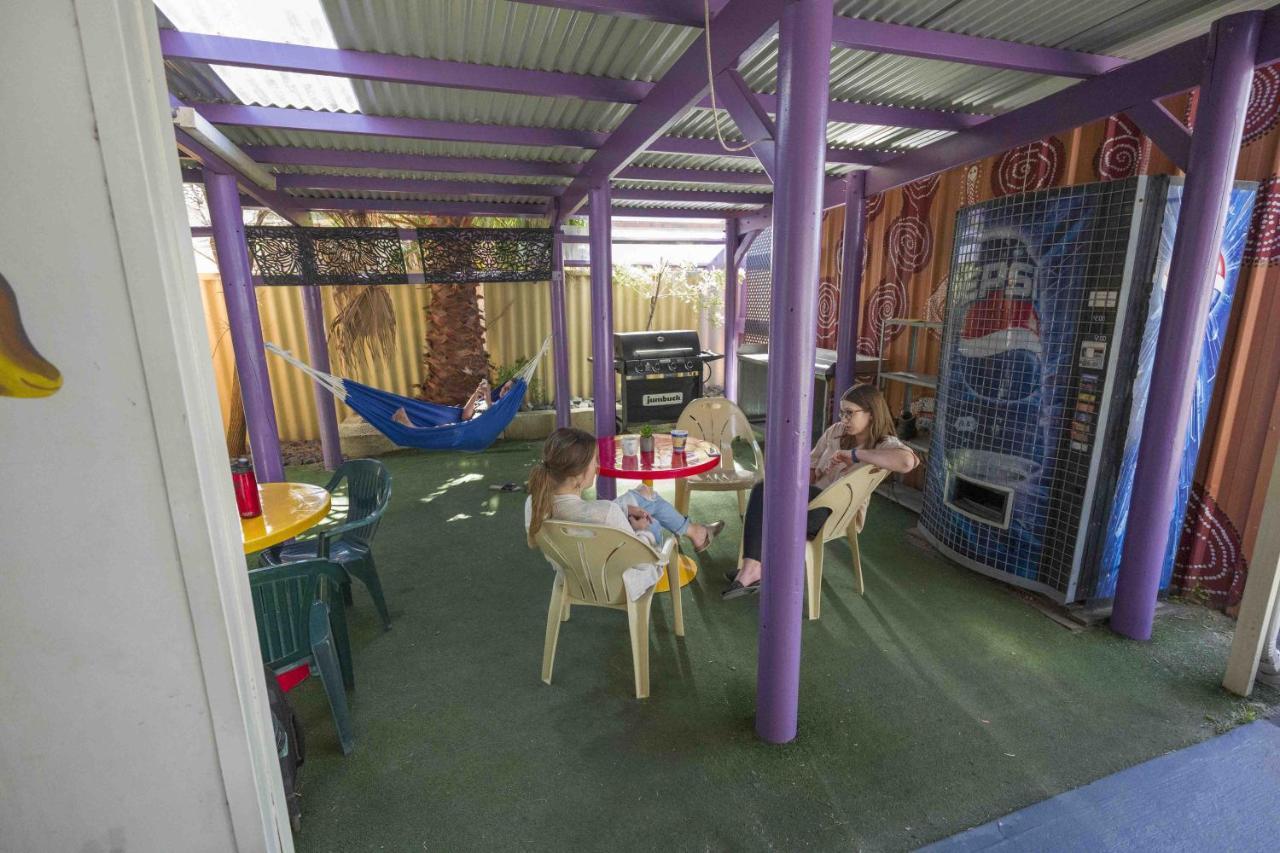 ดอลฟิน รีทรีต บันเบอรี Hostel ภายนอก รูปภาพ